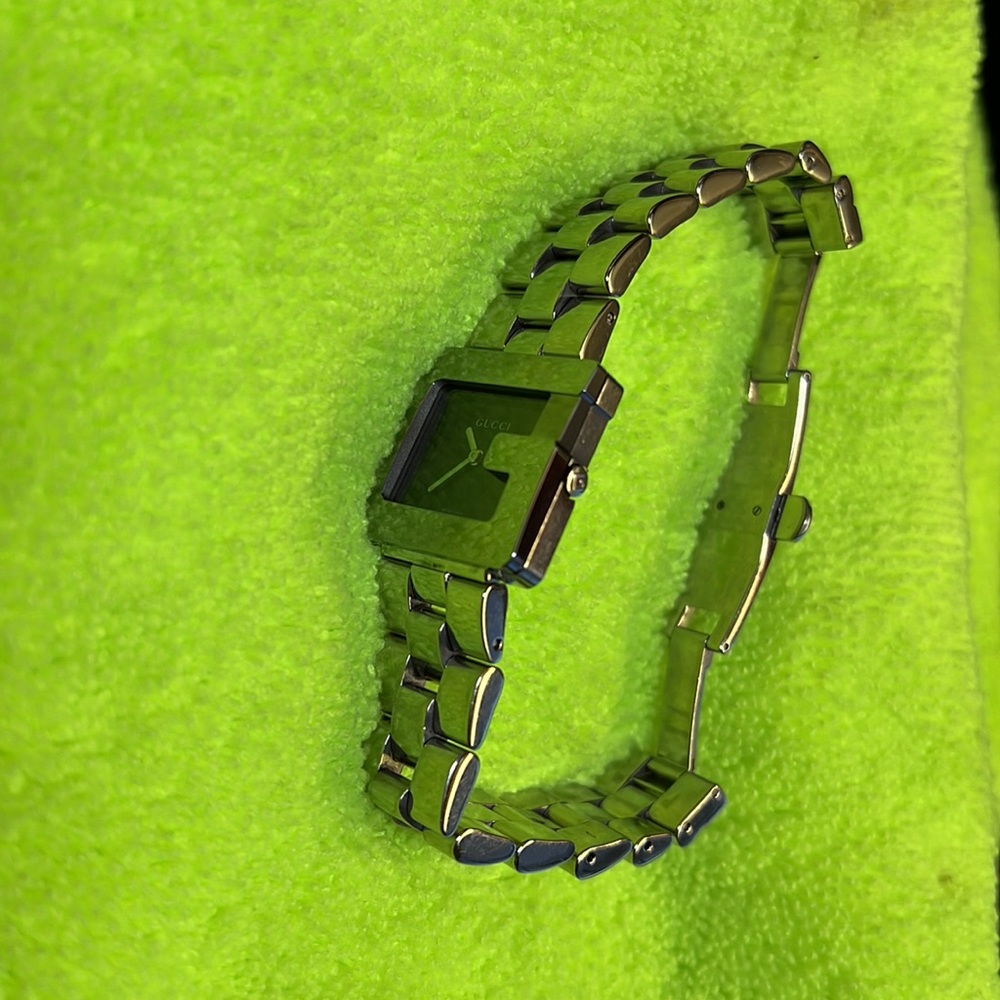 💯% AUTHENTIC GUCCI UNISEX WATCH - Picture 3 of 4